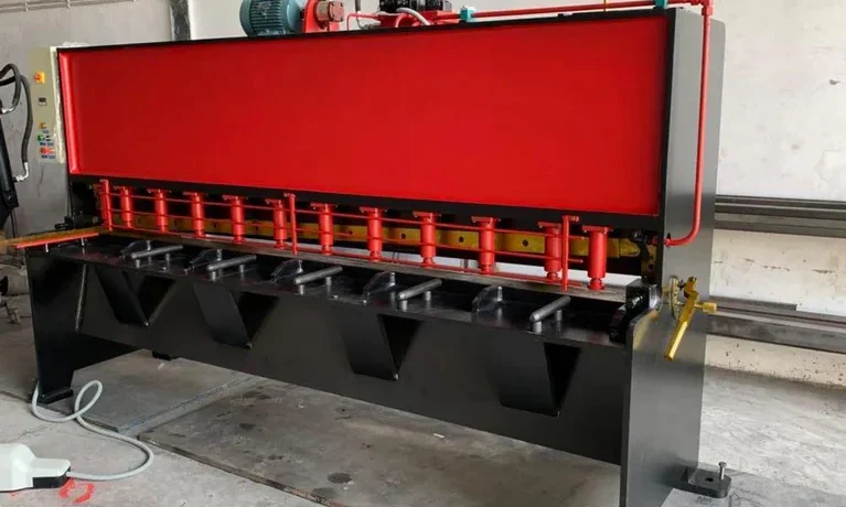 Shriram_Associate_Hydraulic_Shearing_Machine_1_4efc59c8-199a-45ac-b037-a3b95ececaaa_767x1000